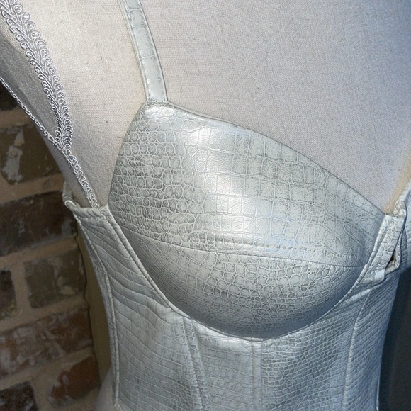 SAY WHAT Boned Bustier Corset Faux Leather Croc Print Pearly White Size Medium - Picture 2 of 13